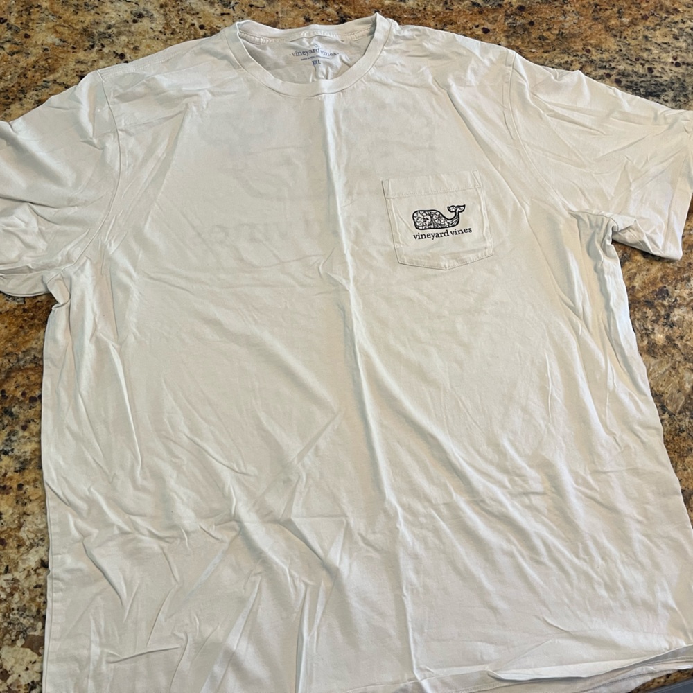 Men's vineyard vines T-shirt